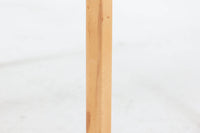 スウェーデンより買い付けたサイドチェストです。お気に入りのソファの横でサイドテーブルとしてはもちろん、電話台やFAX台としてもご使用いただけます。チーク材とビーチ材の色味の違いも素敵です。既製品には無いお洒落なデザインです。