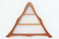 デンマークより買い付けた、伝統的なデザインのウォールシェルフです。良質なチーク材が使用されています。壁面に飾るだけで、空間をお洒落に演出してくれそうです。