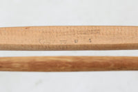 J39は1956年にデザインされ、そのシンプルで頑丈なデザインで広く知られ、「The People's Chair(人々の椅子)」としても呼ばれています。現在はFredericia社から販売されていますが、こちらは初期のFDB mobler社製のものです。経年変化により色味が変わったオーク材が魅力的です。ペーパーコードを剥がさないと見えませんが、製造年が記載されたFDB社の刻印があります。