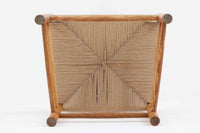 J39は1956年にデザインされ、そのシンプルで頑丈なデザインで広く知られ、「The People's Chair(人々の椅子)」としても呼ばれています。現在はFredericia社から販売されていますが、こちらは初期のFDB mobler社製のものです。経年変化により色味が変わったオーク材が魅力的です。ペーパーコードを剥がさないと見えませんが、製造年が記載されたFDB社の刻印があります。