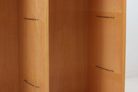 北欧より買い付けたブックシェルフです。小ぶりで使い勝手が良さそうです。良質なビーチ材が使用されており、ナチュラルな色味が特徴的です。