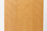 北欧より買い付けたブックシェルフです。小ぶりで使い勝手が良さそうです。良質なビーチ材が使用されており、ナチュラルな色味が特徴的です。