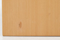 北欧より買い付けたブックシェルフです。小ぶりで使い勝手が良さそうです。良質なビーチ材が使用されており、ナチュラルな色味が特徴的です。