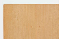 北欧より買い付けたブックシェルフです。上質なビーチ材を用いた素材感が、自然の温かみを演出します。シンプルながらも機能的なデザインは、お部屋を明るく広々とした空間に演出し、大切な書籍や装飾品を美しく収納することができます。