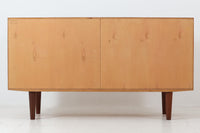 北欧より買い付けたサイドボードです。良質なチーク材が使用されており、シンプルなデザインですがクオリティーの高い作品です。デンマークの品質基準を満たした「DANISHFURNITUREmAKE'SCONTROL」の刻印がございます。