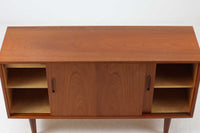 北欧より買い付けたサイドボードです。良質なチーク材が使用されており、シンプルなデザインですがクオリティーの高い作品です。デンマークの品質基準を満たした「DANISHFURNITUREmAKE'SCONTROL」の刻印がございます。