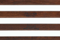 北欧より買い付けた、GE290オットマンです。こちらは色味の濃いモデルで、素材にはスモークドオーク材が使用されています。スモークドオーク材はチーク材の家具と調和するように設計されており、1950年代頃にデンマークで伝統的に用いられていた染色方法です。