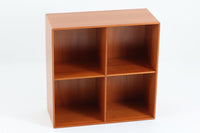 北欧より買い付けたmontana社製のユニットシェルフです。北欧デンマーク発祥のモダンデザインの傑作です。モンタナは、機能性と美しさを絶妙に融合させ、カスタマイズ可能な家具で知られています。その中でも、montanaのシェルフはその傑出したデザインと高品質な製造で世界中のデザイン愛好者に愛されています。木目が美しいチェリーウッドが使用されています。