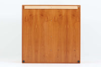 北欧より買い付けたmontana社製のユニットシェルフです。北欧デンマーク発祥のモダンデザインの傑作です。モンタナは、機能性と美しさを絶妙に融合させ、カスタマイズ可能な家具で知られています。その中でも、montanaのシェルフはその傑出したデザインと高品質な製造で世界中のデザイン愛好者に愛されています。木目が美しいチェリーウッドが使用されています。