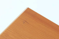 北欧より買い付けたmontana社製のユニットシェルフです。北欧デンマーク発祥のモダンデザインの傑作です。モンタナは、機能性と美しさを絶妙に融合させ、カスタマイズ可能な家具で知られています。その中でも、montanaのシェルフはその傑出したデザインと高品質な製造で世界中のデザイン愛好者に愛されています。木目が美しいチェリーウッドが使用されています。