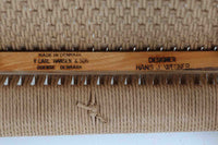 CH23は1950年、ウェグナーがCarl Hansen&Son社のためにデザインした最初の椅子コレクションの1つです。繊細でありながらも力強いデザインが特徴で、手作りの職人技で作り上げられた無垢の木材が、チェアに優雅で自然な風合いをもたらします。特に背もたれと後ろ脚の繋ぎ目は、そのデザインの特徴となっており、独自性とクラフトマンシップの見本と言えるでしょう。CH23ダイニングチェアは、2017年にCarl Hansen&Son社より復刻されましたが、チーク×オーク材のモデルはビンテージ品でのみ入手可能となっています。