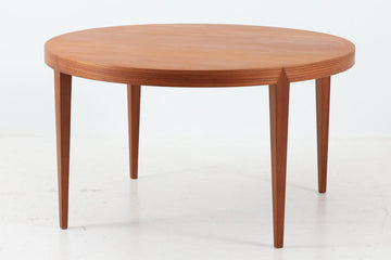 デンマークより買い付けたセンターテーブルです。名工「Haslev」社の物で希少な円形のモデルです。シンプルながらもしっかりとした造りを感じます。