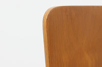 北欧より買い付けたアルヴァ・アアルトデザインNo66チェアです。経年により色味が濃くなったバーチ材が魅力的です。マイナスビスが使用された古いタイプは現地でも少なくなってきております。