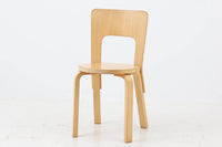 北欧より買い付けたアルヴァ・アアルトデザインNo66チェアです。経年により色味が濃くなったバーチ材が魅力的です。マイナスビスが使用された古いタイプは現地でも少なくなってきております。