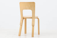 北欧より買い付けたアルヴァ・アアルトデザインNo66チェアです。経年により色味が濃くなったバーチ材が魅力的です。マイナスビスが使用された古いタイプは現地でも少なくなってきております。