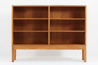 Borgemogensen(ボーエ・モーエンセン)によってデザインされたブックシェルフです。一見シンプルなフォルムですが、良質なオーク材が使用されており、FDB社によって細かい所まで丁寧に作成されています。リビングルームや書斎での本や装飾品の収納に最適です。