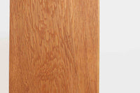 Borgemogensen(ボーエ・モーエンセン)によってデザインされたブックシェルフです。一見シンプルなフォルムですが、良質なオーク材が使用されており、FDB社によって細かい所まで丁寧に作成されています。リビングルームや書斎での本や装飾品の収納に最適です。