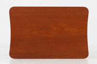 北欧より買い付けたサイドテーブルです。天板の形がデザインポイントになっています。良質なチーク材が使用されています。