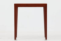 北欧より買い付けたサイドテーブルです。天板と脚の角はトメ加工が施されています。SeverinHansenJr.の代表的なデザインです。