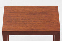 北欧より買い付けたサイドテーブルです。天板と脚の角はトメ加工が施されています。SeverinHansenJr.の代表的なデザインです。