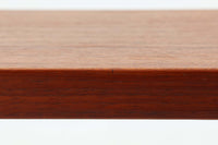 北欧より買い付けたサイドテーブルです。天板と脚の角はトメ加工が施されています。SeverinHansenJr.の代表的なデザインです。