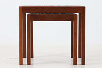 北欧より買い付けました。落ち着いた色味のタイルが使用されたネストテーブルです。