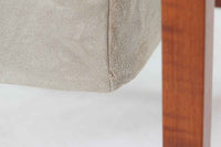 北欧より買い付けました。小引き出しとバスケットが付属しており、シンプルなデンマーク家具らしいデザインのソーイングワゴンテーブルです。良質なチーク材が使用されています。