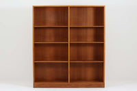 Borgemogensen(ボーエ・モーエンセン)によってデザインされたブックシェルフです。一見シンプルなフォルムですが、良質なオーク材が使用されており、FDB社によって細かい所まで丁寧に作成されています。リビングルームや書斎での本や装飾品の収納に最適です。