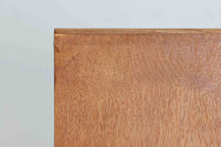 Borgemogensen(ボーエ・モーエンセン)によってデザインされたブックシェルフです。一見シンプルなフォルムですが、良質なオーク材が使用されており、FDB社によって細かい所まで丁寧に作成されています。リビングルームや書斎での本や装飾品の収納に最適です。