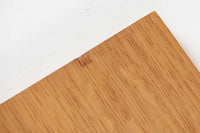 Borge mogensenがSoborg社のためにデザインしたユニットシェルフをご紹介いたします。このシェルフは、高品質なオーク材が用いられており、ナチュラルな風合いが特徴的です。ガラス扉が採用されており、食器棚としてもご使用いただけます。また、使う環境に応じて2段にしたりなど、柔軟なレイアウトが可能です。この特徴により、住む人の環境や生活人数が変わっても、長くご使用いただけると思います。