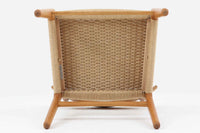 CH23は、1950年にウェグナーがCarl Hansen＆Son社のためにデザインした最初の椅子コレクションの1つです。CH23は、生産が中止されていましたが、2017年にCarl Hansen＆Son社によって復刻されました。そしてこちらの椅子は、販売日当日限りで、販売日のサインが刻印されている特別バージョンです。