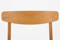 CH23は、1950年にウェグナーがCarl Hansen&Son社のためにデザインした最初の椅子コレクションの1つです。CH23は、生産が中止されていましたが、2017年にCarl Hansen&Son社によって復刻されました。そしてこちらの椅子は、販売日当日限りで、販売日のサインが刻印されている特別バージョンです。