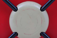 北欧より買い付けました。ArneJacobsenデザインの「Tチェア」です。正しく座れる様に子供用にデザインされています。現在は生産されていない為、ビンテージ品のみ入手可能です。子供用の希少なモデルです。