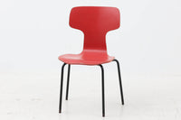 北欧より買い付けました。ArneJacobsenデザインの「Tチェア」です。正しく座れる様に子供用にデザインされています。現在は生産されていない為、ビンテージ品のみ入手可能です。子供用の希少なモデルです。