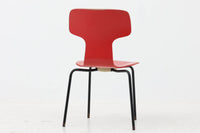 北欧より買い付けました。ArneJacobsenデザインの「Tチェア」です。正しく座れる様に子供用にデザインされています。現在は生産されていない為、ビンテージ品のみ入手可能です。子供用の希少なモデルです。