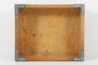 木製の収納ボックスです。ビンテージ品ならではの味わい深い雰囲気です。