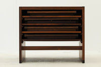 北欧より買い付けたサイドテーブルです。折り畳みテーブルが収納されているサイドテーブルです。現地でも中々見かけないデザインで、使い勝手も良さそうです。希少なローズウッド材が使用されています。