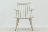 北欧より買い付けたSibboChairです。Swedese社の創始者でもあるYngveEkstromがみずからデザインしたチェアです。背面のスポークとちょこんと出たアームが特徴的なデザインです。スウェーデンでも希少なチェアです。世界的に有名なLaminoArmChairもエクストロームの作品です。