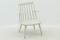 北欧より買い付けたSibboChairです。Swedese社の創始者でもあるYngveEkstromがみずからデザインしたチェアです。背面のスポークとちょこんと出たアームが特徴的なデザインです。スウェーデンでも希少なチェアです。世界的に有名なLaminoArmChairもエクストロームの作品です。