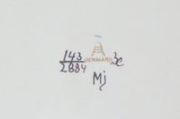 ロイヤルコペンハーゲン社製、MarianneJohnsonデザインの大きめのスクエアトレイです。こちらは希少なアルミニア窯産のものになり1969年頃より前に作られたお品となります。