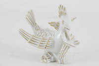 フィンランド人で彫刻家の父と、デンマーク人で陶芸家の母の元に育つGunnarNylundはデンマークで建築を学んだ後、Bing&Grondahl窯、スウェーデンRorstrand窯に就業し、多くの作品を生み出しています。彼の作品は独特な流線型と釉薬が特徴で世界中で重宝されています。特にベースやボウルの作品が有名ですがいくつかのオブジェも名品が残っています。