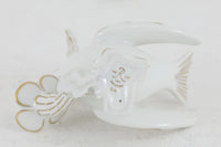 フィンランド人で彫刻家の父と、デンマーク人で陶芸家の母の元に育つGunnarNylundはデンマークで建築を学んだ後、Bing&Grondahl窯、スウェーデンRorstrand窯に就業し、多くの作品を生み出しています。彼の作品は独特な流線型と釉薬が特徴で世界中で重宝されています。特にベースやボウルの作品が有名ですがいくつかのオブジェも名品が残っています。