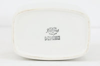 フィンランド人で彫刻家の父と、デンマーク人で陶芸家の母の元に育つGunnarNylundはデンマークで建築を学んだ後、Bing&Grondahl窯、スウェーデンRorstrand窯に就業し、多くの作品を生み出しています。彼の作品は独特な流線型と釉薬が特徴で世界中で重宝されています。