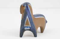 LisaLarsonのLILLAZOOシリーズで1956年から1978年にかけて製造されたものです。非常に人気のあったシリーズで流通量も多く、リサのビンテージ商品の中では比較的手に入りやすいシリーズですが、その中でもこちらのHastは希少で最も高額で流通しています。