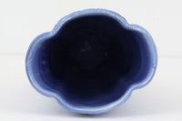 フィンランド人で彫刻家の父と、デンマーク人で陶芸家の母の元に育つGunnarNylundはデンマークで建築を学んだ後、Bing&Grondahl窯、スウェーデンRorstrand窯に就業し、多くの作品を生み出しています。彼の作品は独特な流線型と釉薬が特徴で世界中で重宝されています。