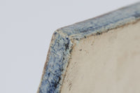 LisaLarsonの陶板です。こちらはストックホルム群のFCO(おそらくForeignCommunicationsOfficerもしくはCommonwealthOffice)によって依頼され作られた作品です。一般的に裏面には名前やサインが書かれているものがほとんどで、おそらくFCOから個人へ勲章のような形で送られたものではないかと思います。