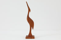 北欧より買い付けたチーク材のオブジェです。北欧では60年代頃にこういったアートピースがTVオブジェ(TVの台に置く置物)として非常に人気がありました。その中でも鳥などをモチーフにした多くの芸術製品が現在にも残っています。こちらは珍しい小さなものとなります。現在ではタイ国などで製造された似たような製品も北欧で出回っていますが、こちらは当時オリジナル品です。