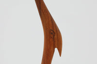 北欧より買い付けたチーク材のオブジェです。北欧では60年代頃にこういったアートピースがTVオブジェ(TVの台に置く置物)として非常に人気がありました。その中でも鳥などをモチーフにした多くの芸術製品が現在にも残っています。こちらは珍しい小さなものとなります。現在ではタイ国などで製造された似たような製品も北欧で出回っていますが、こちらは当時オリジナル品です。