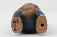 LisaLarsonのUNGARシリーズ。ラーソンの子供という意味のこのシリーズは、子供たちをモチーフにして作られた作品です。大きなネコを抱えて得意気な男の子と迷惑そうなネコの表情が面白い作品です。ほっこりと和んでしまう暖かみのある商品です。