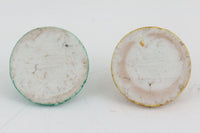 フィンランド人で彫刻家の父と、デンマーク人で陶芸家の母の元に育つGunnarNylundはデンマークで建築を学んだ後、Bing&Grondahl窯、スウェーデンRorstrand窯に就業し、多くの作品を生み出しています。彼の作品は独特な流線型と釉薬が特徴で世界中で重宝されています。